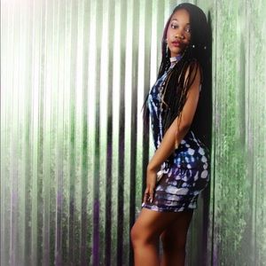 Sleeveless fitted dress